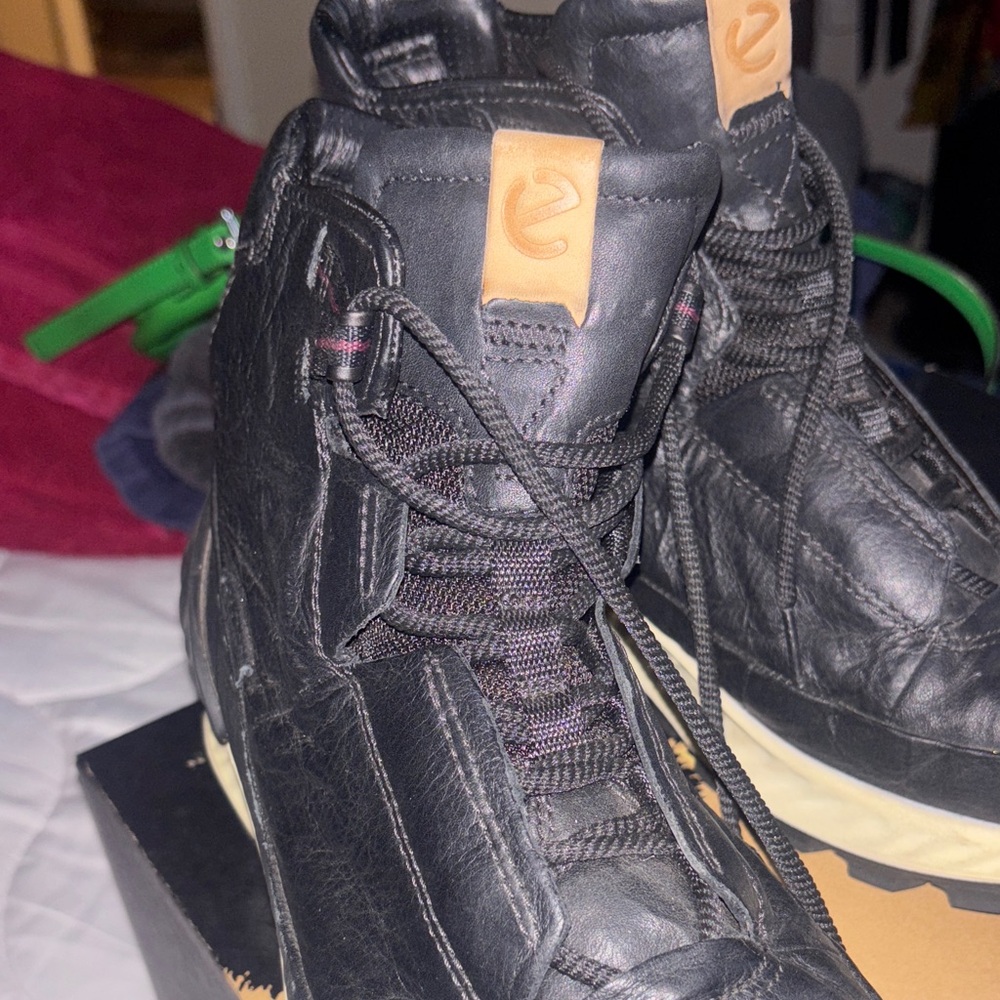 Ecco Black and Cream Leather Boots - Picture 8 of 11